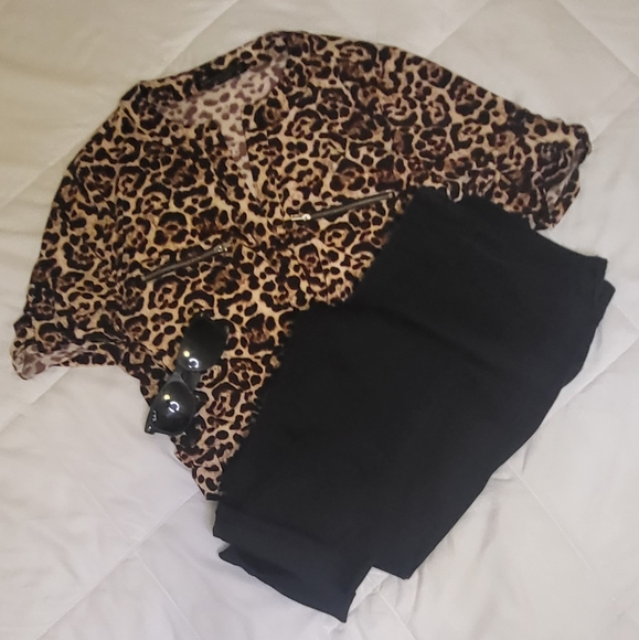 Leopard Printed Casual Top - Picture 2 of 4